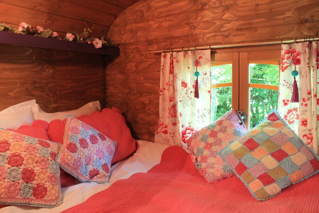 Roulottes Du Rouard Bed and Breakfast Camiers Esterno foto