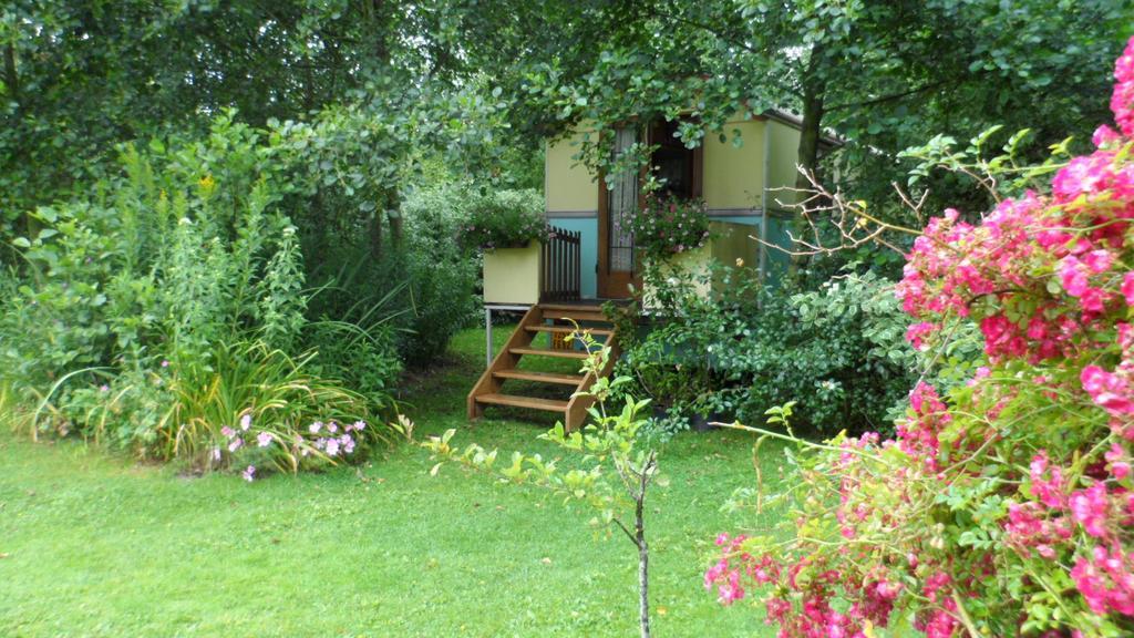 Roulottes Du Rouard Bed and Breakfast Camiers Camera foto