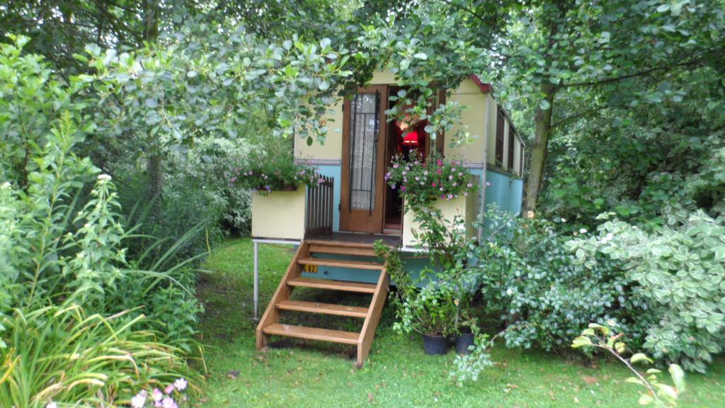 Roulottes Du Rouard Bed and Breakfast Camiers Camera foto