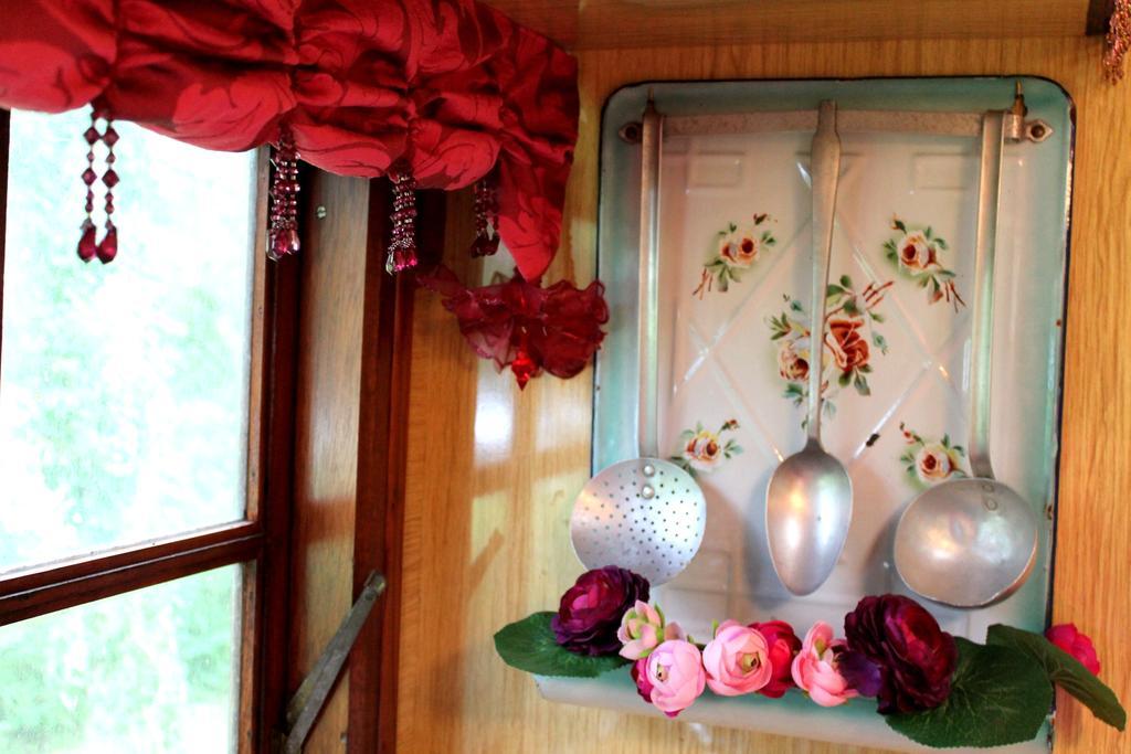 Roulottes Du Rouard Bed and Breakfast Camiers Camera foto