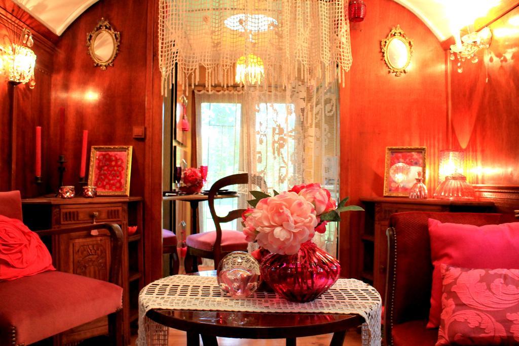 Roulottes Du Rouard Bed and Breakfast Camiers Camera foto