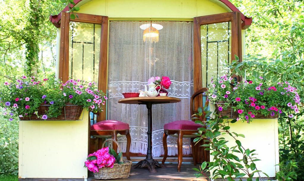 Roulottes Du Rouard Bed and Breakfast Camiers Camera foto