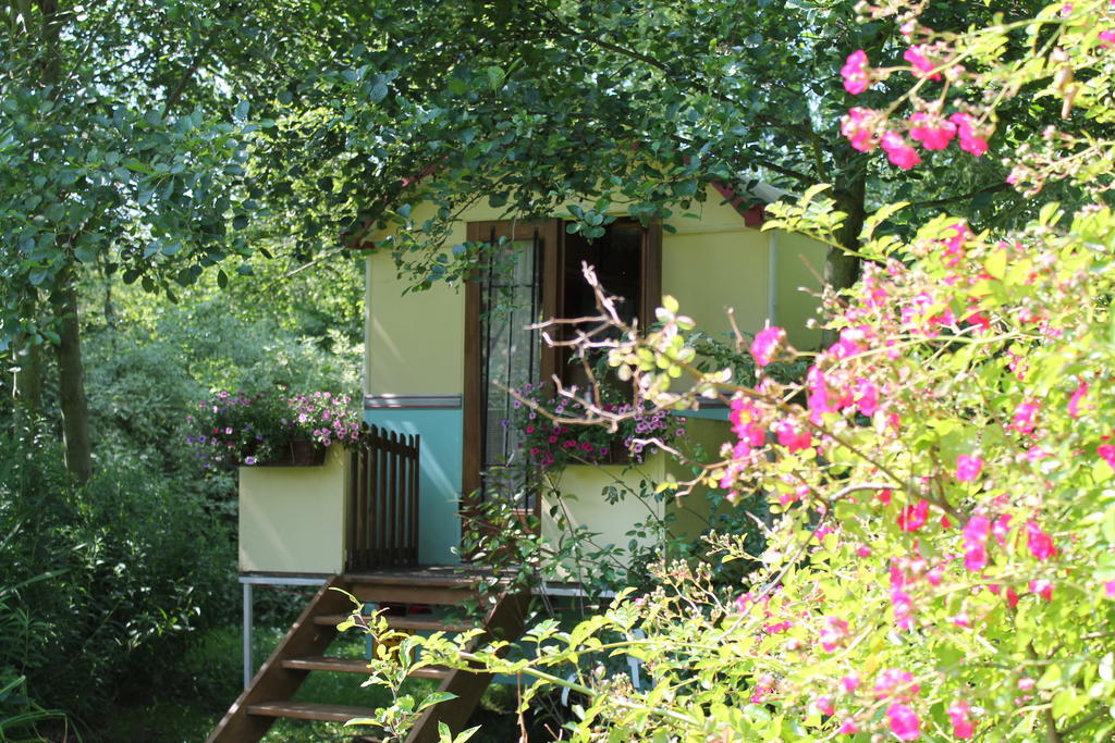 Roulottes Du Rouard Bed and Breakfast Camiers Camera foto