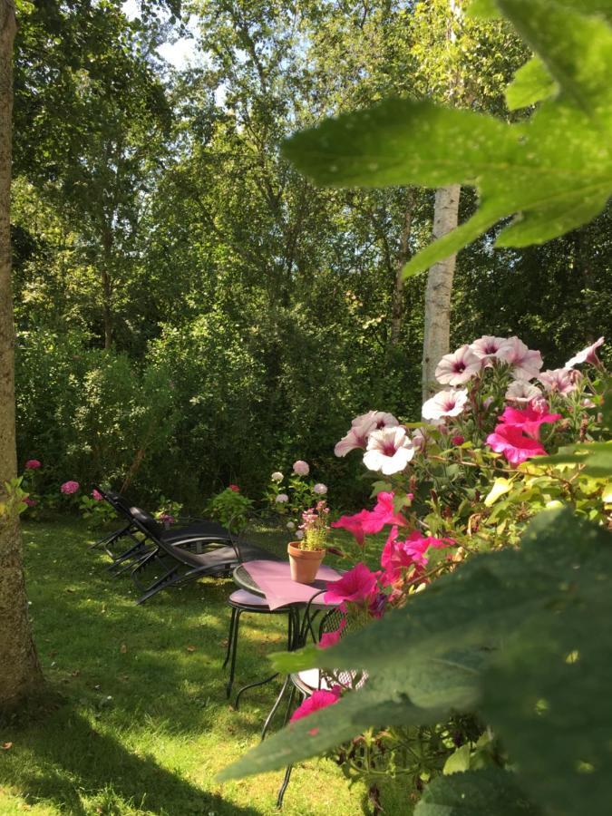 Roulottes Du Rouard Bed and Breakfast Camiers Esterno foto